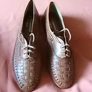 Hipoppotamus light brown like men's dress shoe